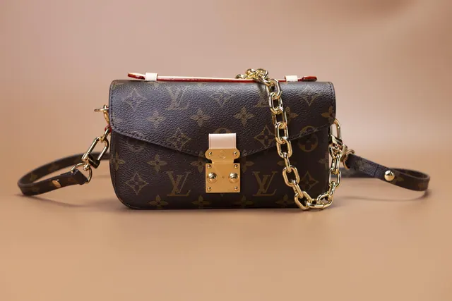 Louis Vuitton Pochette Metis — Bolsa transversal