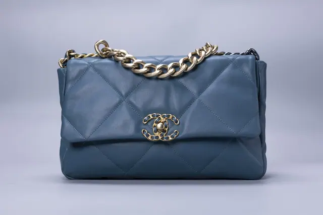 Chanel 19 — Bolsa de ombro