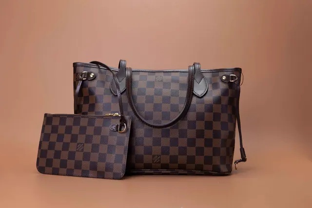 Louis Vuitton Neverfull — Sacola