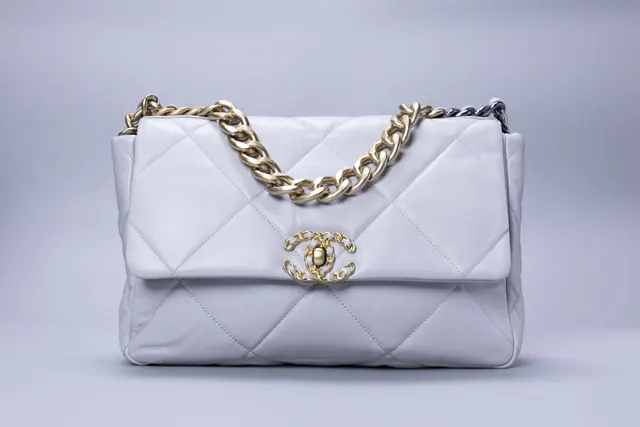 Chanel 19 — Bolsa de ombro