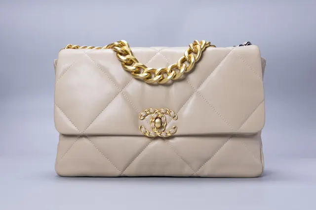 Chanel 19 — Bolsa de ombro