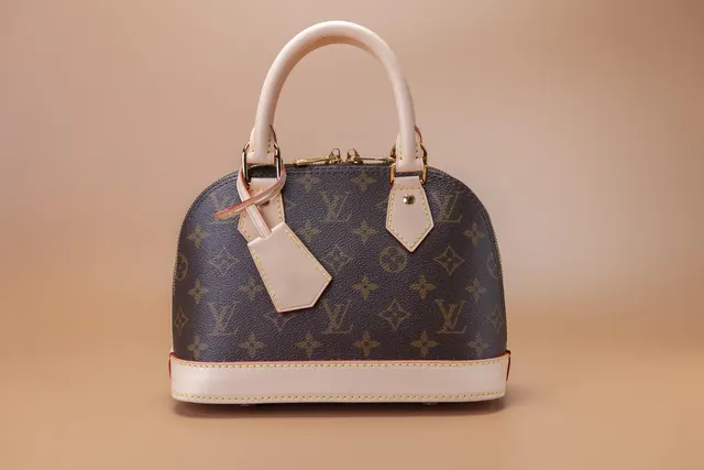 Louis Vuitton Alma — Bolsa de mão