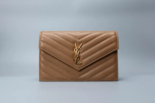 Saint Laurent Cassandre Envelope — Bolsa estilo carteira