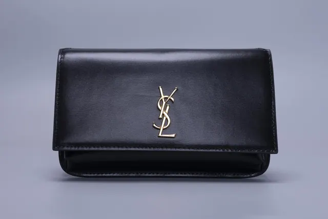 Saint Laurent Série a confirmar — Clutch