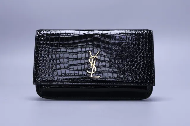 Saint Laurent Série a confirmar — Clutch