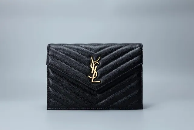 Saint Laurent Cassandre Envelope — Bolsa estilo carteira