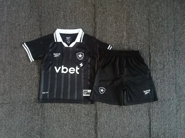 Uniforme infantil do Botafogo para o jogo fora de casa, temporada 25/26